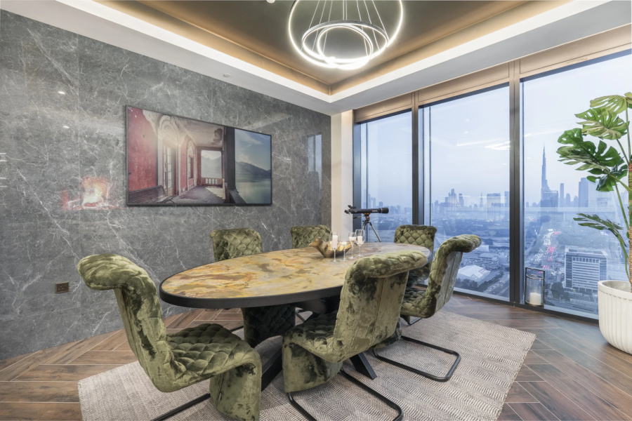 dining at 2br at one zaabeel