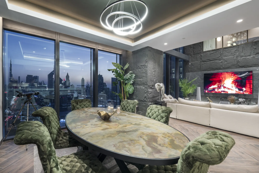 dining 2 at 2br at one zaabeel