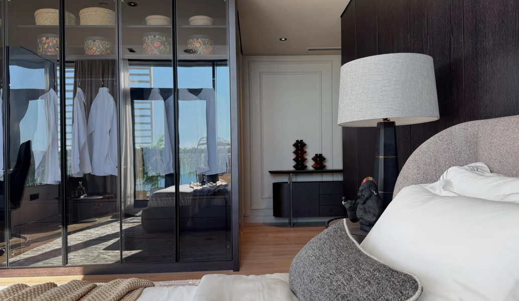 lower master bedroom