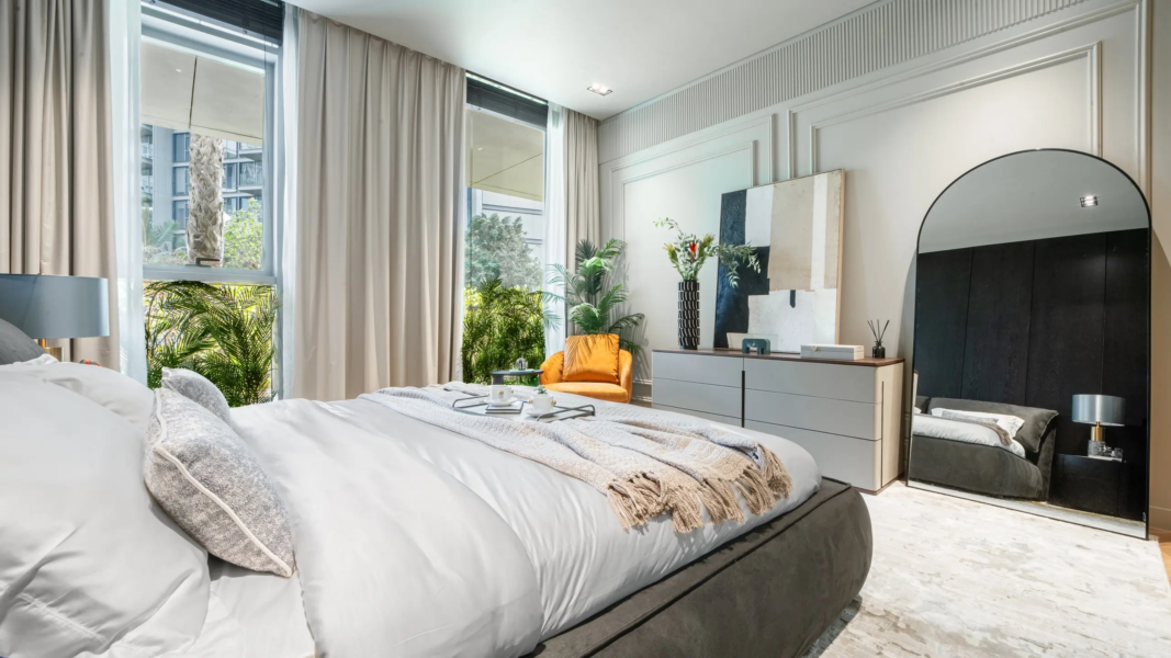 Master bedroom (1)